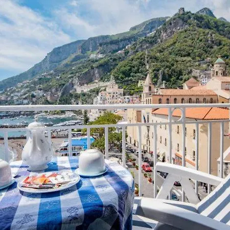 Sleeps 4 Appartement Amalfi